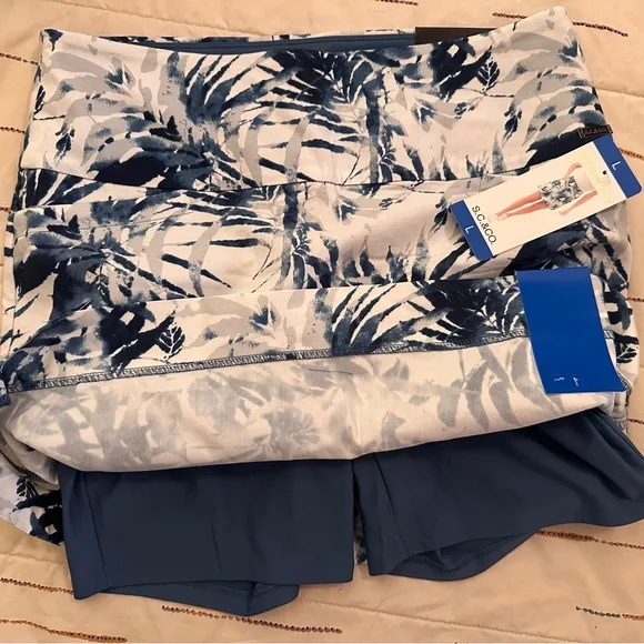 NWT Blue and White Leaf Print Active Skort - Picture 3 of 3